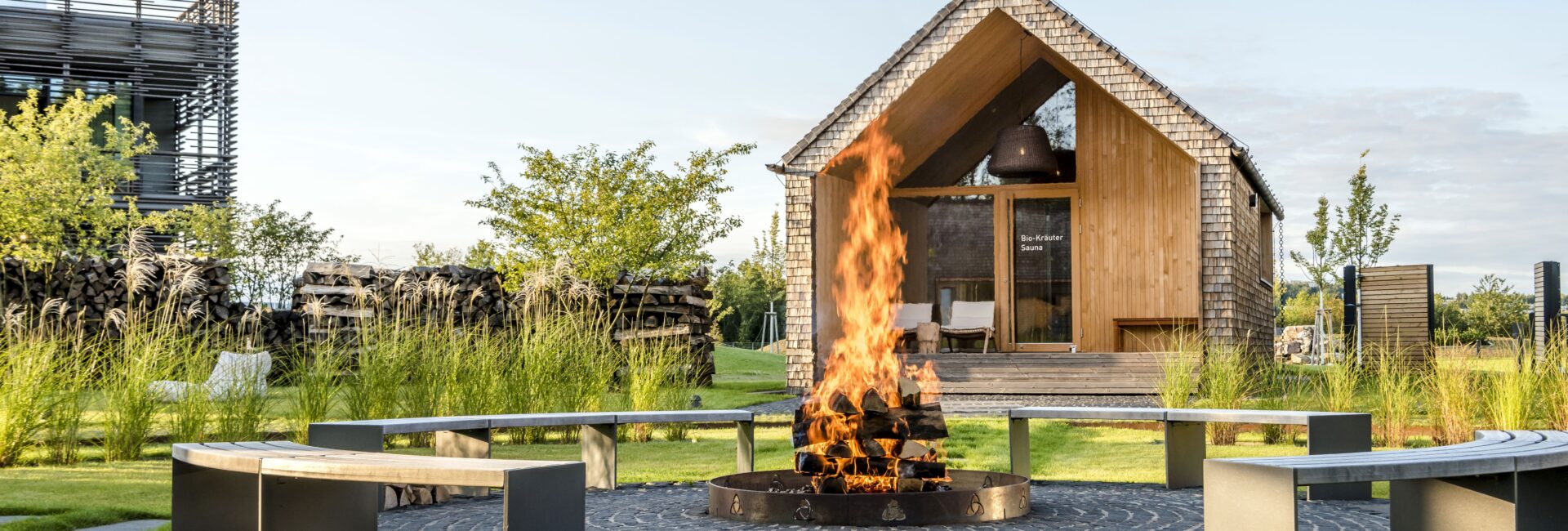 Aussensaunadorf_Bio-Kraeuter-Sauna_Seezeitlodge-