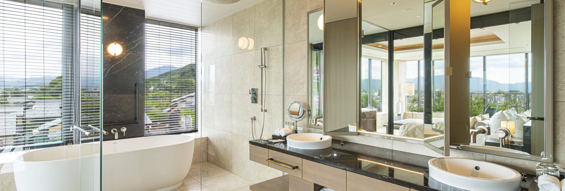 The Hotel Seiryu Kyoto Kiyomizu-panoramic suite bath