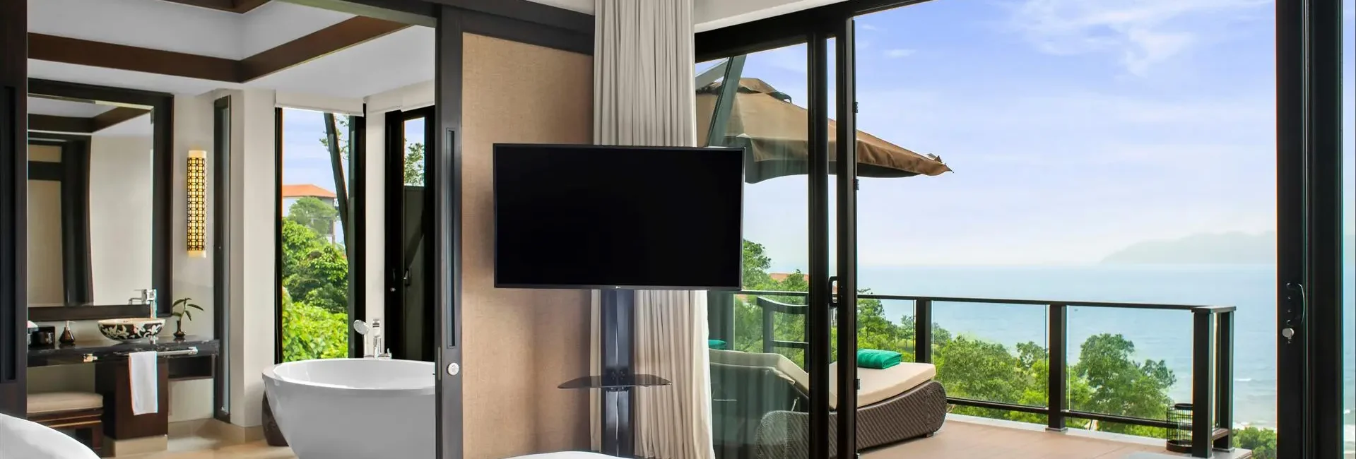 Banyan Tree Lang Co Vietnam/ Bedroom with view