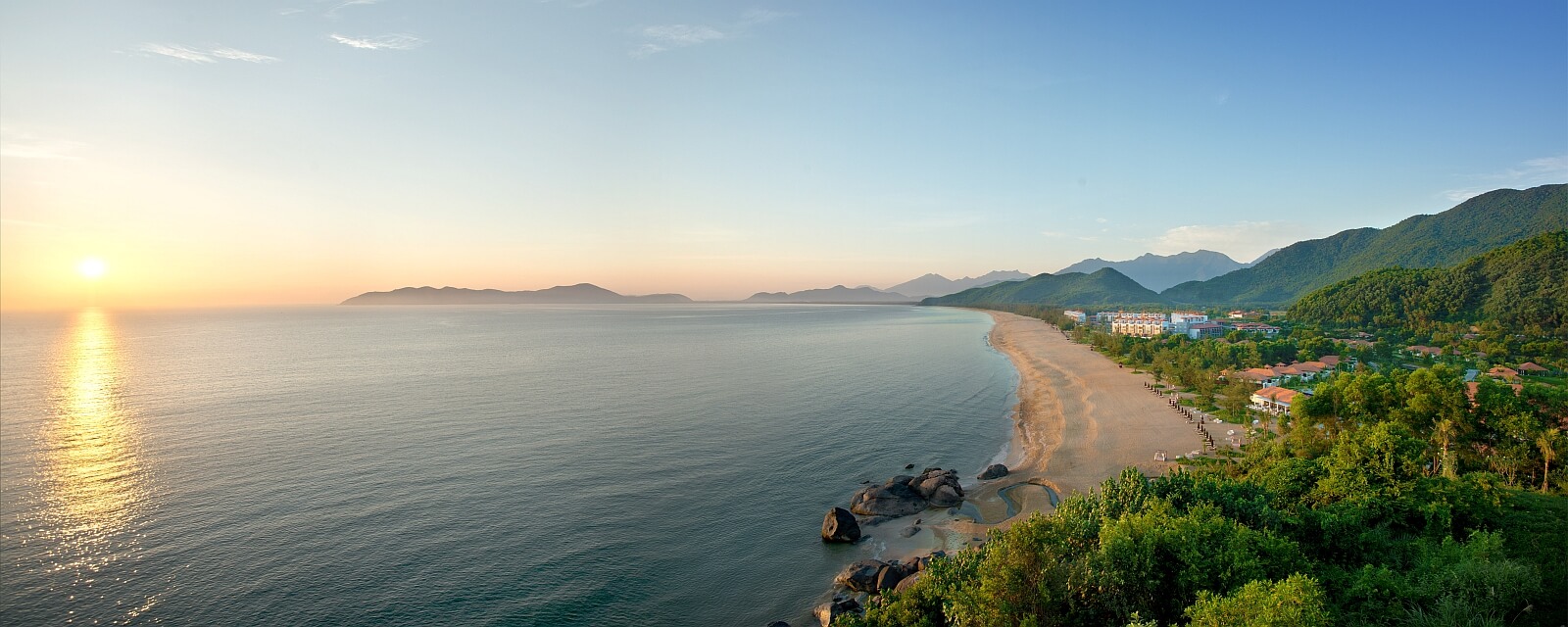Banyan Tree Lang Co Vietnam/ Beach