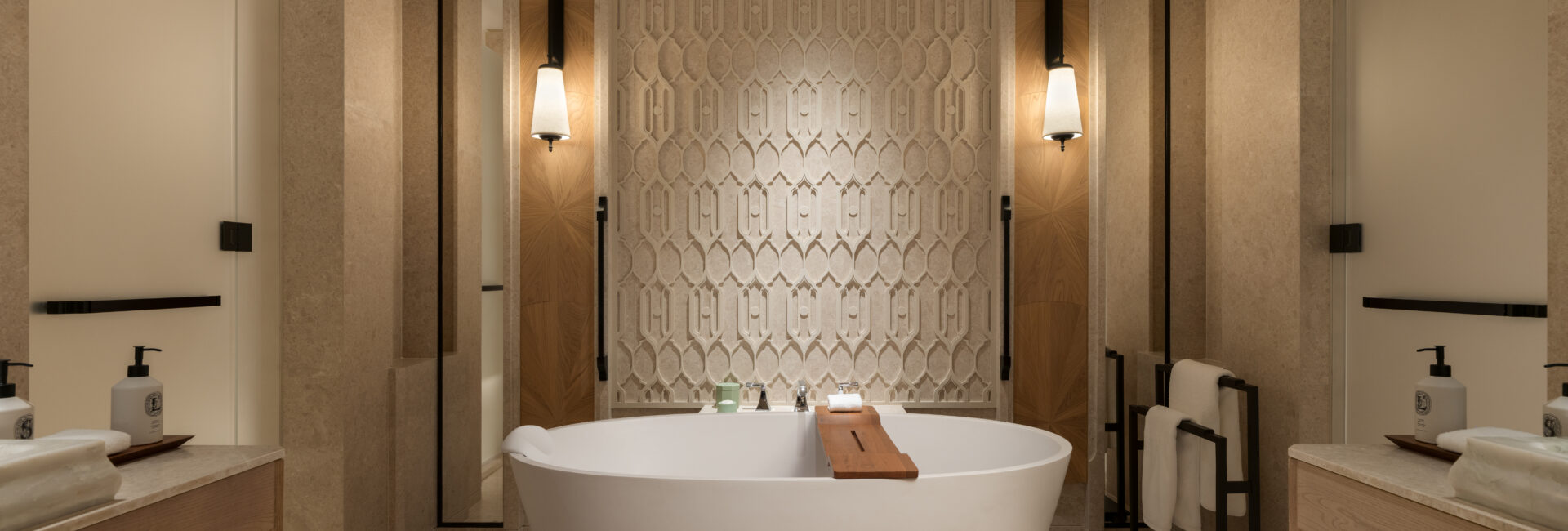 dusit-thani-bangkok-accommodation-rattanakosin-suite-bathroom