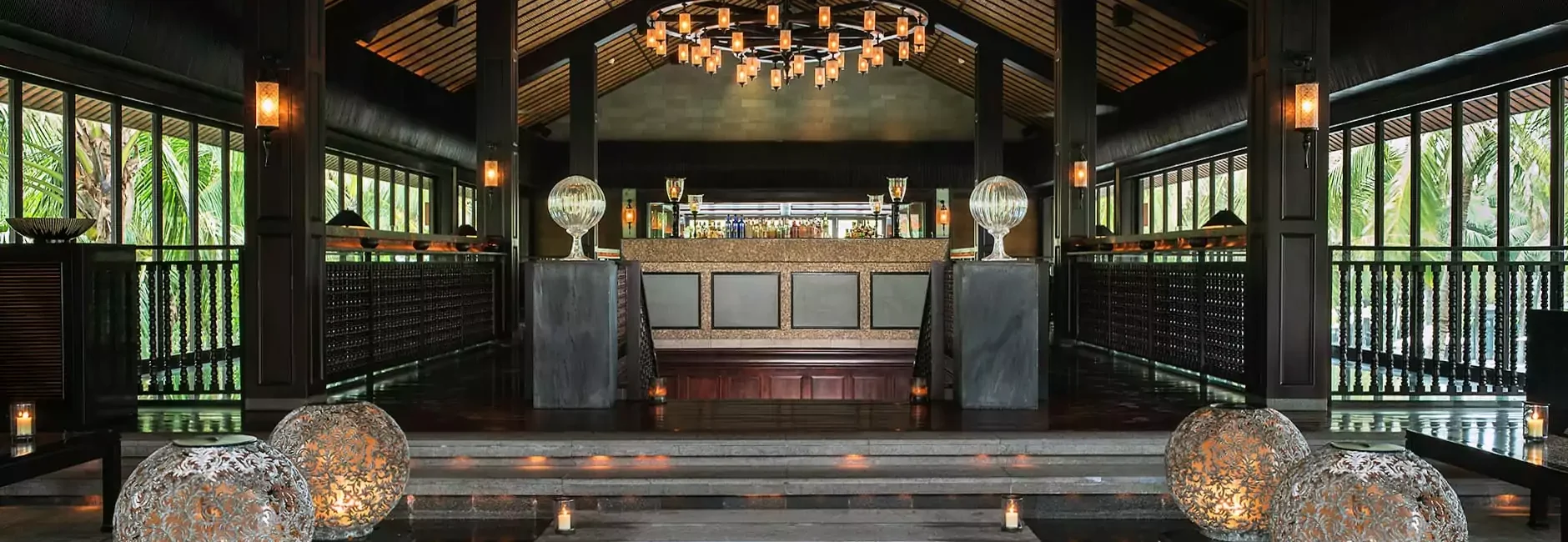 Four Seasons Resort The Nam Hai/ Bar entrance